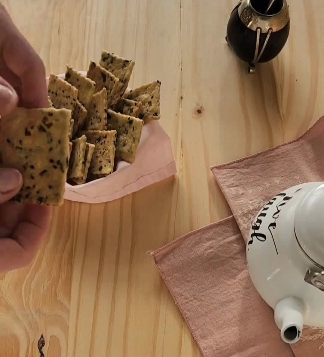 Foto del paso 7 de la receta: 🫓🧉 Crackers saladas de verdeo y sésamo 🧉🫓 Galletitas crocantes para el mate