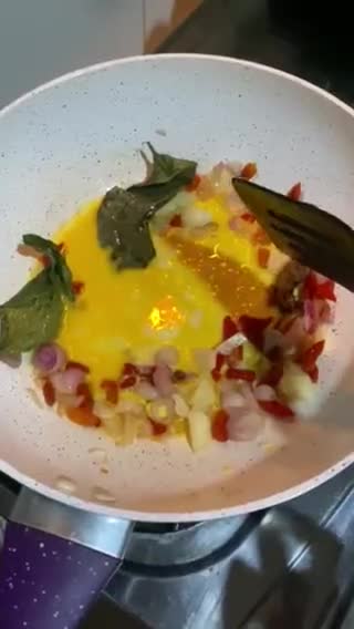 Foto langkah ke 3 dari resep Tumis Pare Telur Teri.