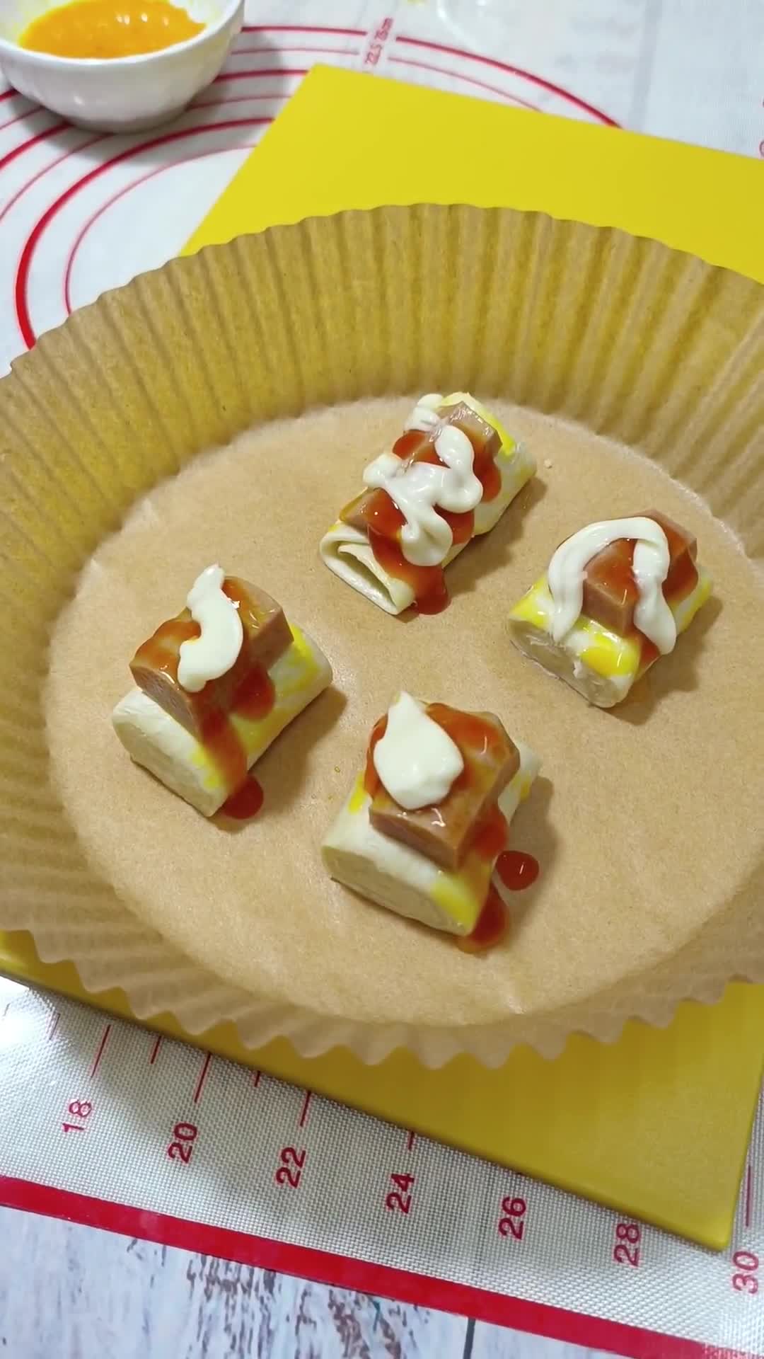 Gambar langkah 4 resipi Paratha Sosej.
