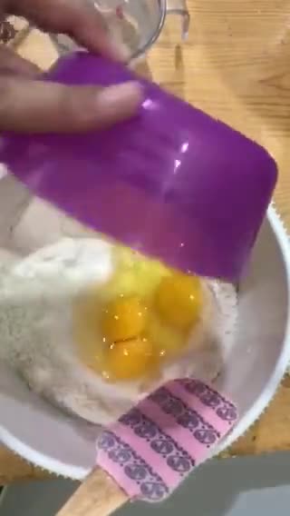 Foto langkah ke 1 dari resep Bolu Kukus Pelangi.