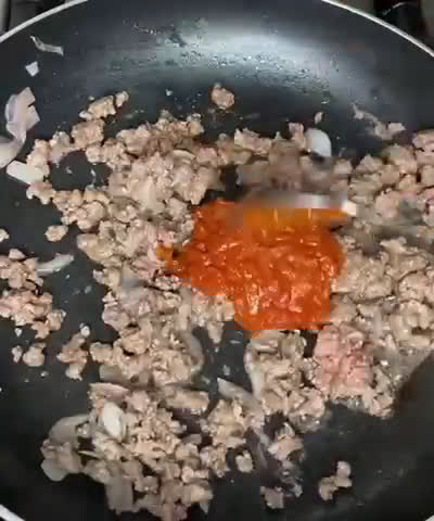 A picture of step 1 of Beef tortilla wraps.
