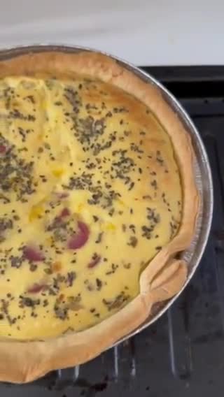 Foto del paso 5 de la receta: Quiche de salchichas