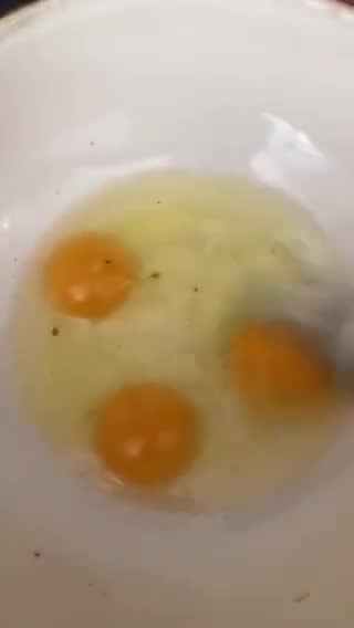 Foto del paso 6 de la receta: Tortilla de alcachofas con langostinos
