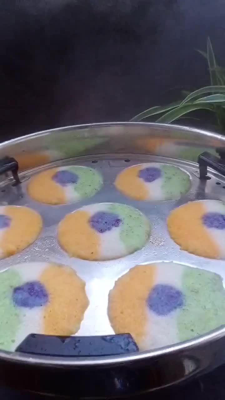 वेजिटेबल तिरंगा इडली(vegetables TIRANGA IDLI RECIPE IN HINDI) रेसिपी चरण 3 फोटो