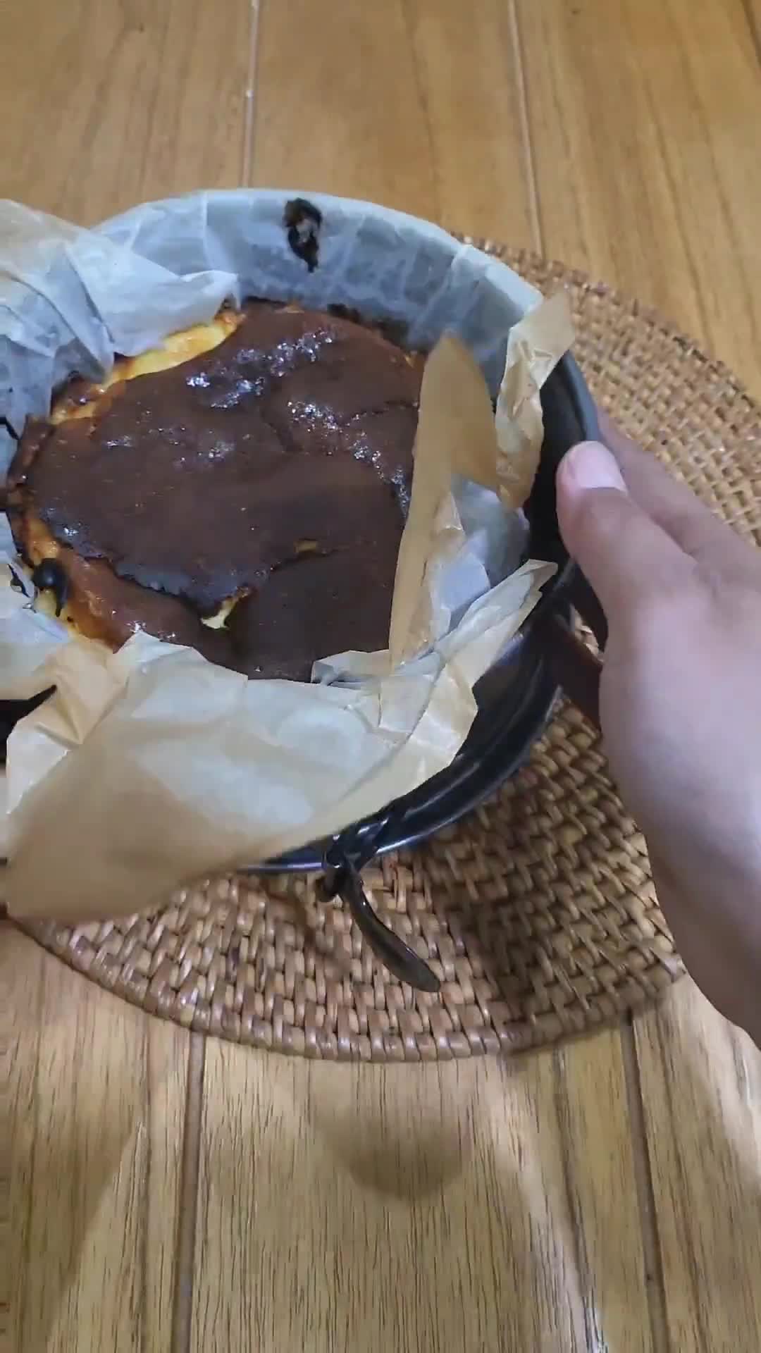 Foto langkah ke 5 dari resep Basque burnt cheesecake.