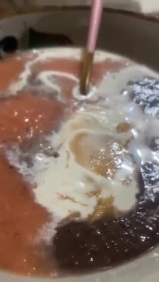 Foto del paso 3 de la receta: Crema de frijoles con salsa de jitomate deliciosa la mejor de mis cremas