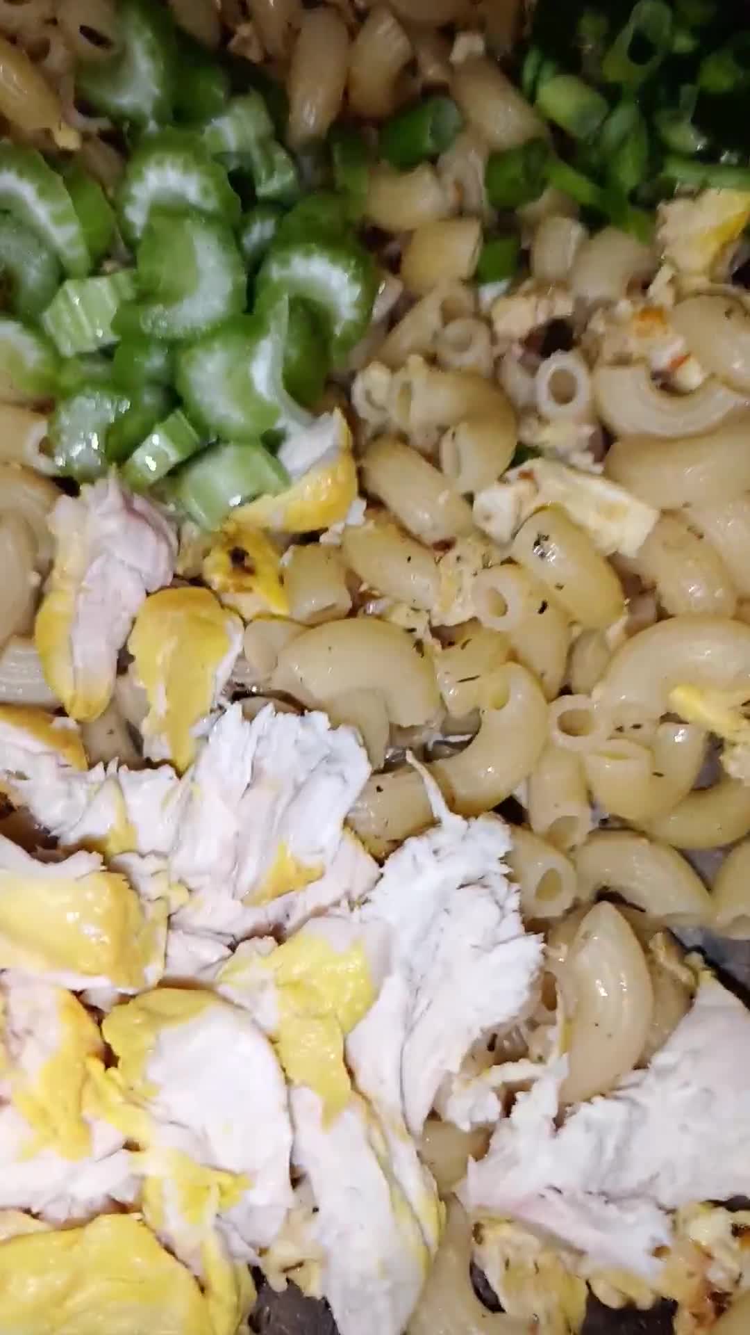 Gambar langkah 2 resipi Makaroni dan Cili Padi Goreng.