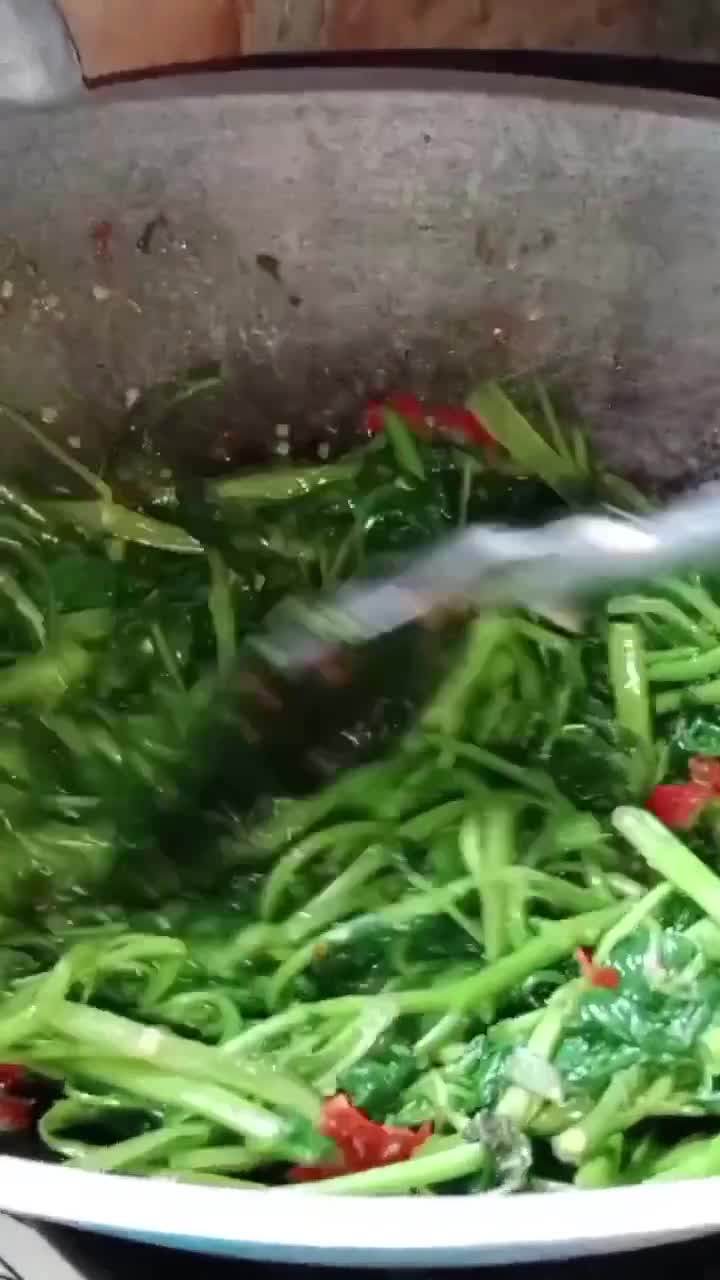 Foto langkah ke 3 dari resep Tumis kangkung.