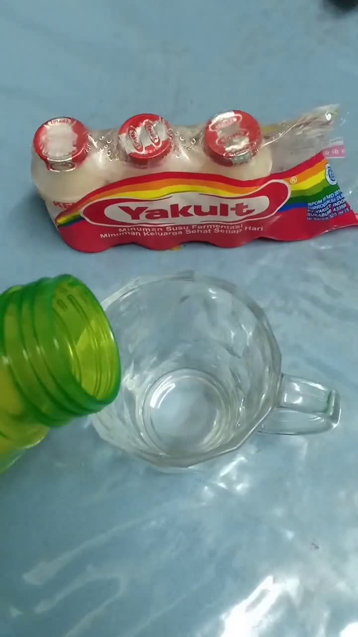 Foto langkah ke 3 dari resep Teh yakult.