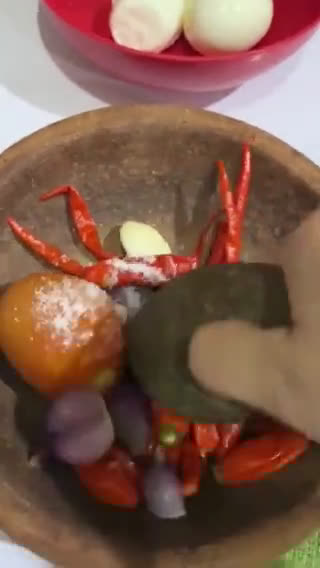 Foto langkah ke 2 dari resep Sambal Telur Rebus.