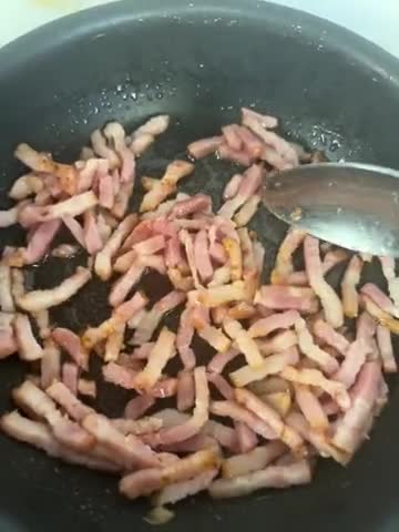 Foto del paso 2 de la receta: Espaguetis con auténtica carbonara italiana ¡sin nata! 🇮🇹