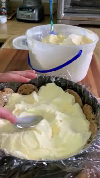 Foto del paso 3 de la receta: Pastel De Nieve de Vainilla con Galletas Chispas de Chocolate