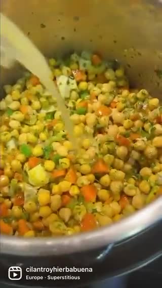 Foto del paso 2 de la receta: Revithia: Sopa griega de garbanzos, verduras, limón y queso feta