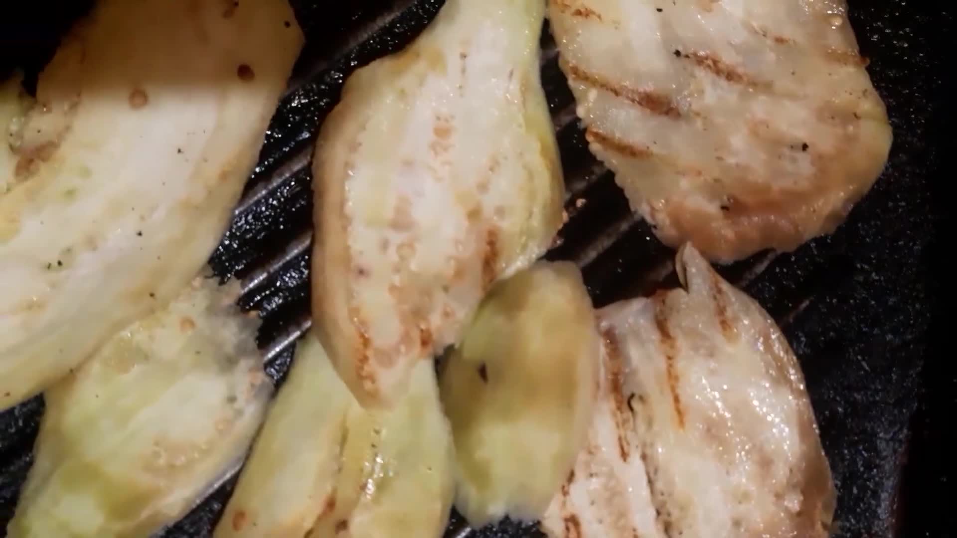 Foto del paso 3 de la receta: Pizza de berenjenas 😋🍆