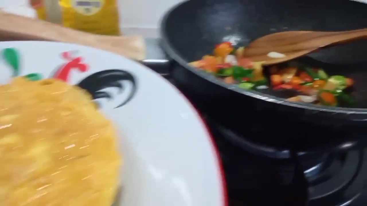 Foto langkah ke 3 dari resep Telur dadar topping cabe pete.
