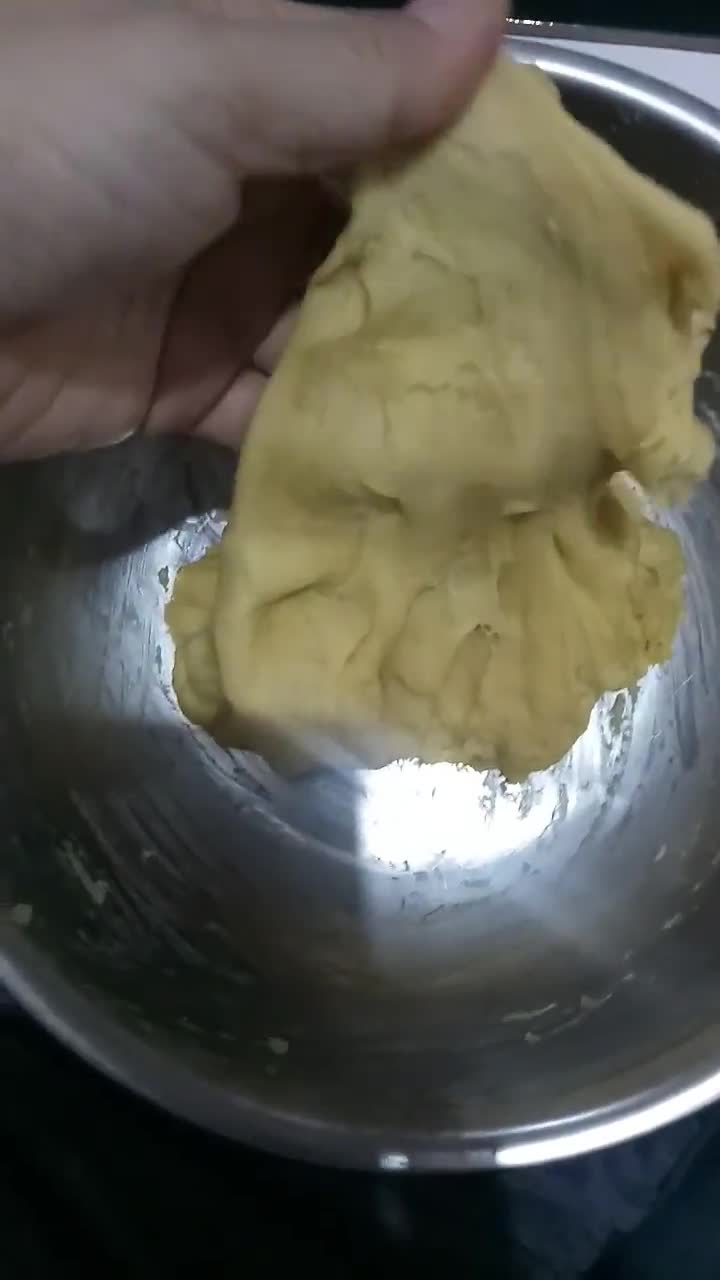 Foto langkah ke 5 dari resep Pastel Renyah Tahan Lama.