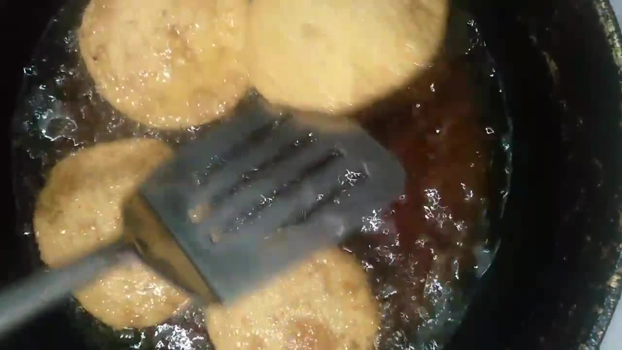 A picture of step 5 of Aloo ki tarkari daal ki kachori k saath.