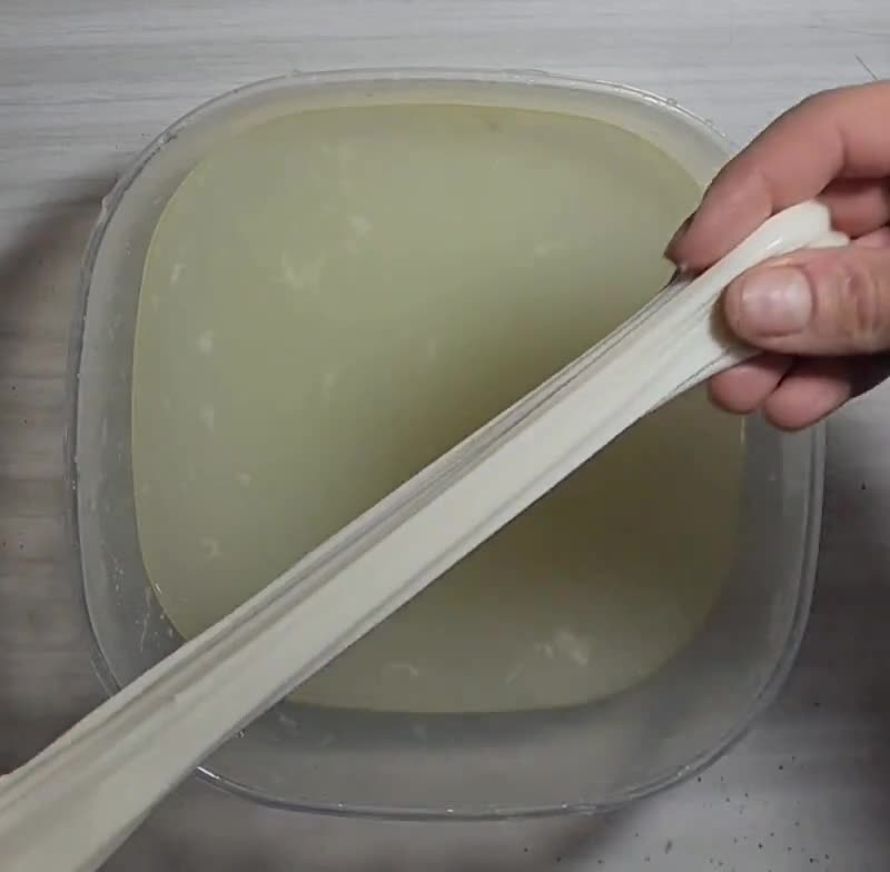 Foto del paso 5 de la receta: 🇮🇹 Srtacciatella casera 🇮🇹 A base de queso muzzarella hilado y crema de leche