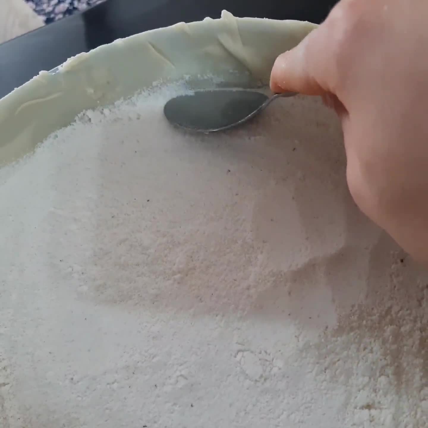عکس مرحله 9 از دستور باقلوا پرچمی قزوین (نکات تکمیلی)