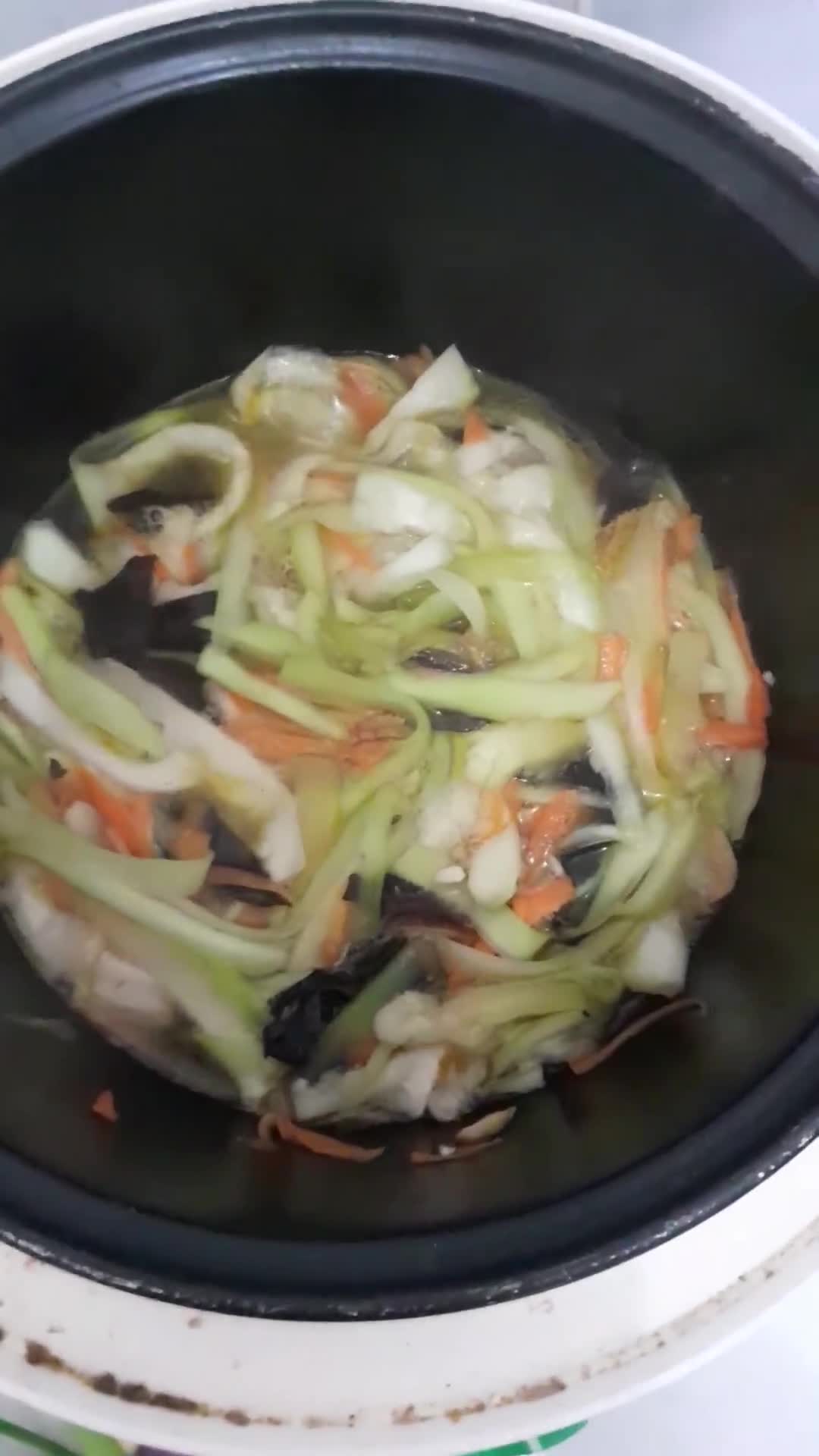 Foto langkah ke 3 dari resep Cah Labu Wortel Jamur.