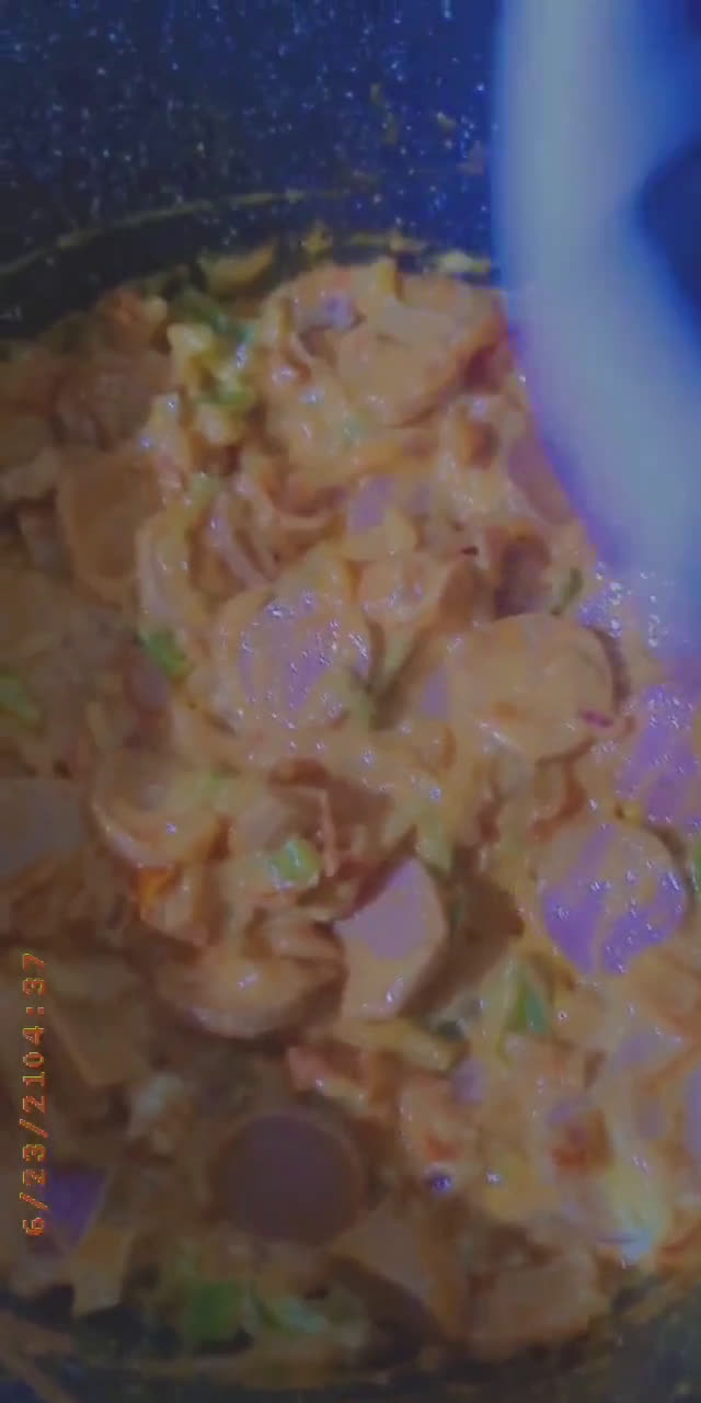 صورة لخطوة 3 من وصفة حمست نقانق على طريقتي