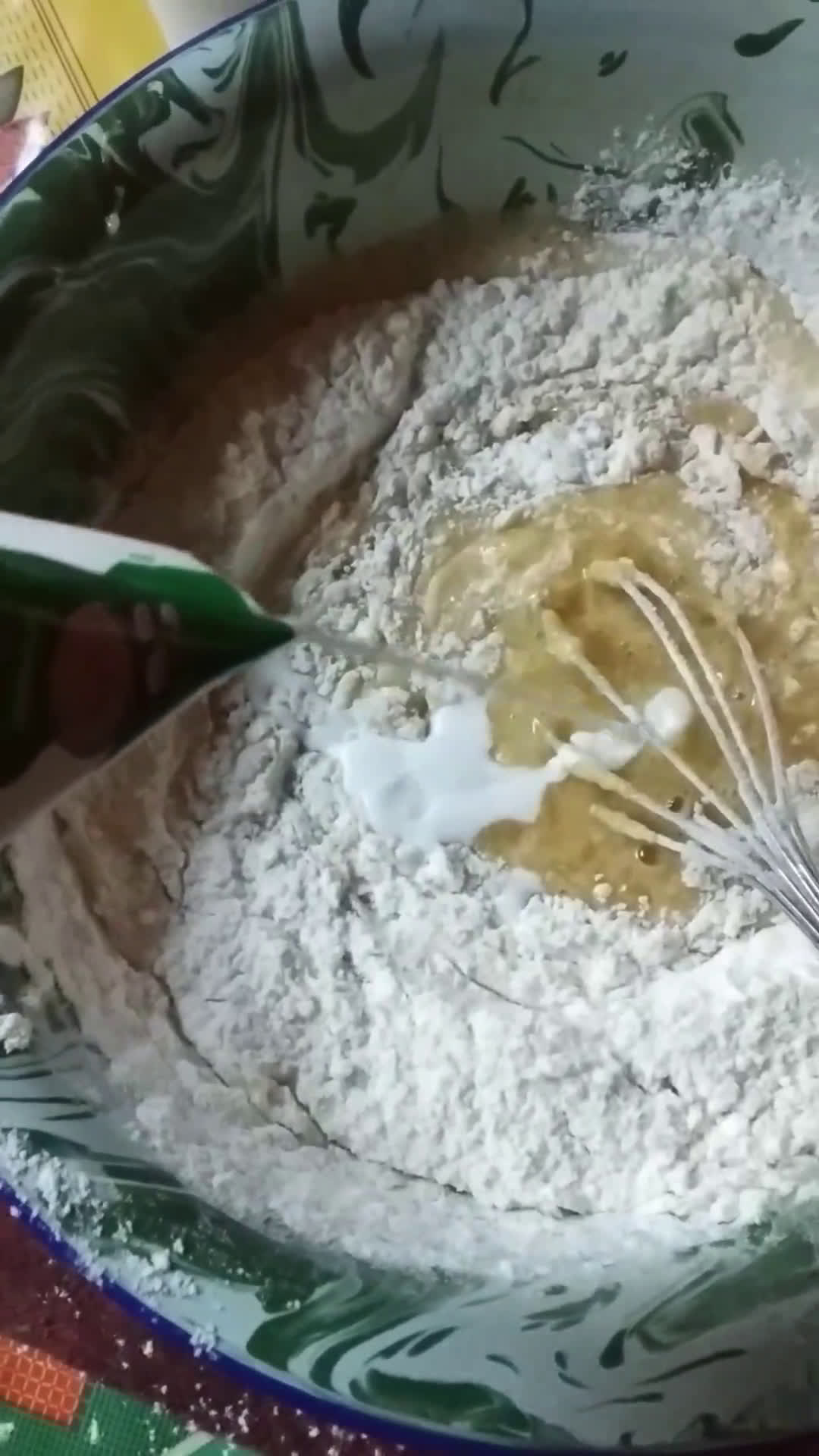 Foto langkah ke 2 dari resep Kue bolu pisang.