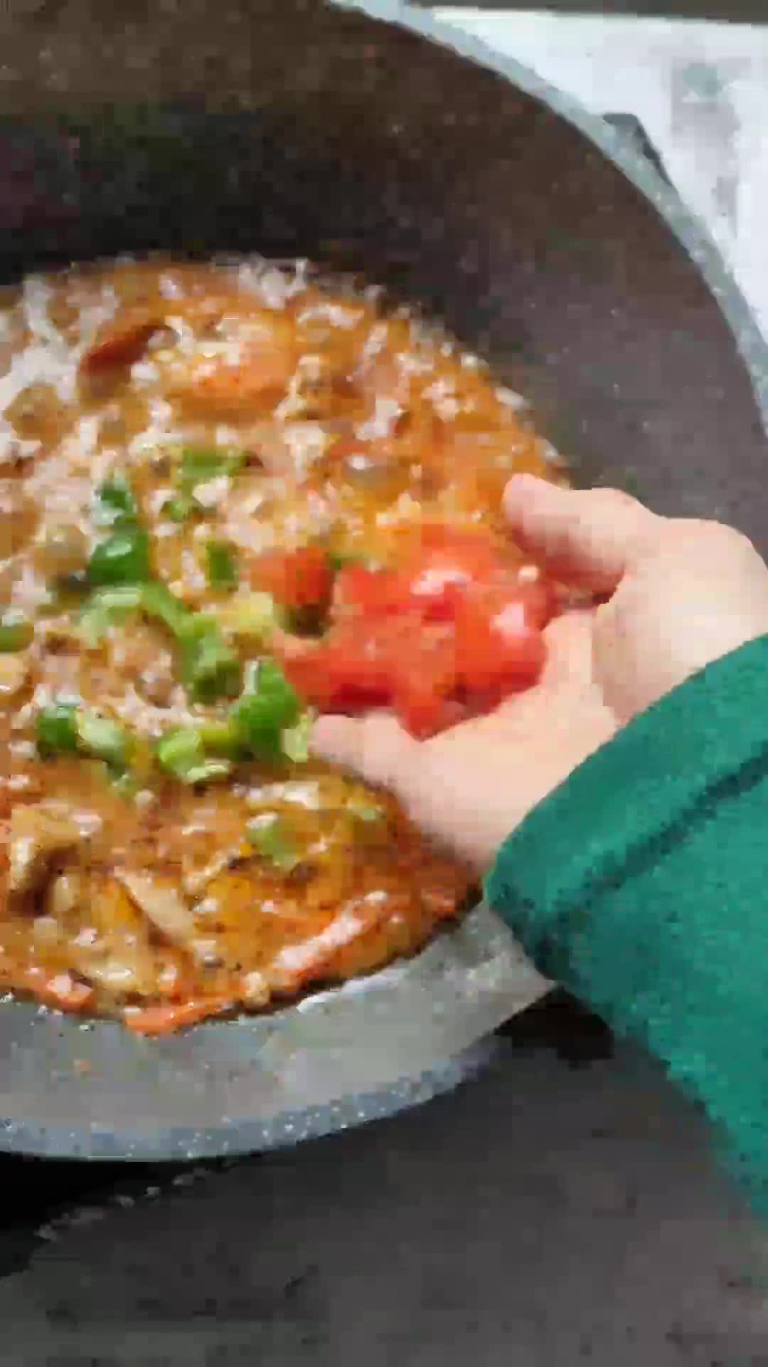 Gambar langkah 7 resipi Spaghetti Keju Telur Gulung.