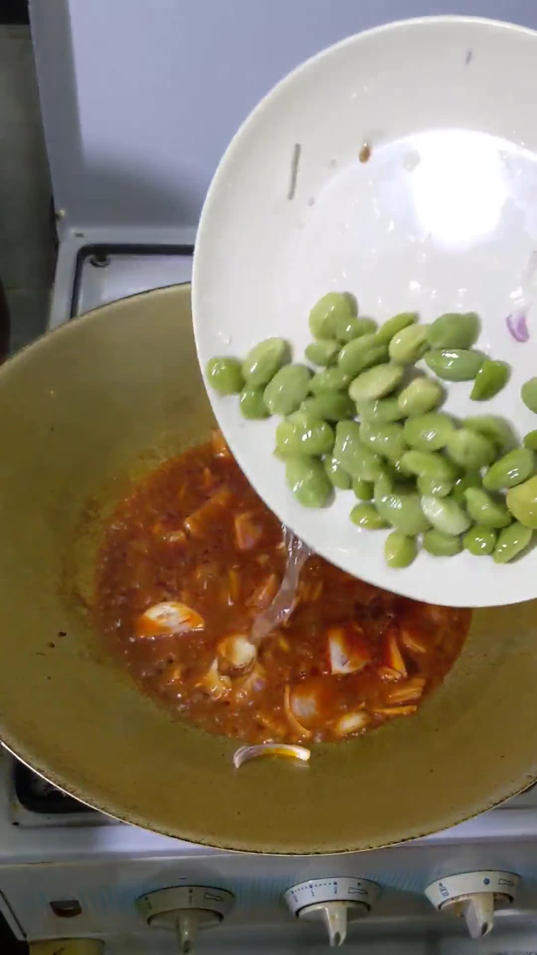 Gambar langkah 3 resipi Sambal Bilis Petai.