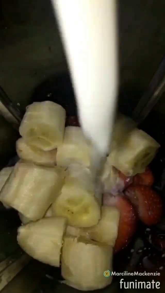 صورة لخطوة 1 من وصفة عصير موز وفراولة 🍓🍌