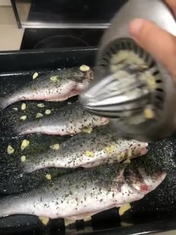 Foto del paso 2 de la receta: Lubina al horno