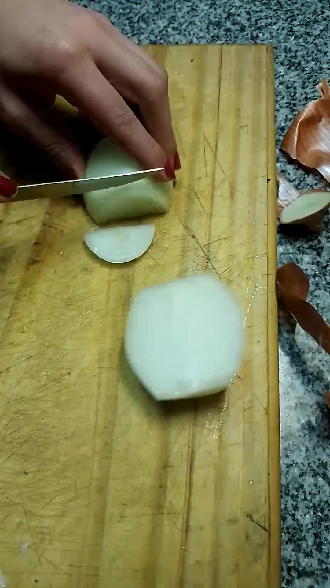 Foto del paso 1 de la receta: Tarta de cebolla y queso 🧅 🧀