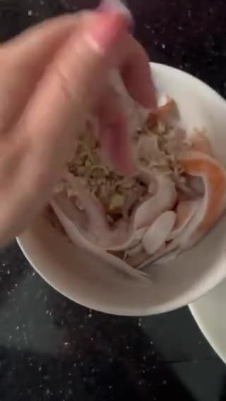 Hình bước làm 1 của món Lườn cá hồi nướng sả NCKD