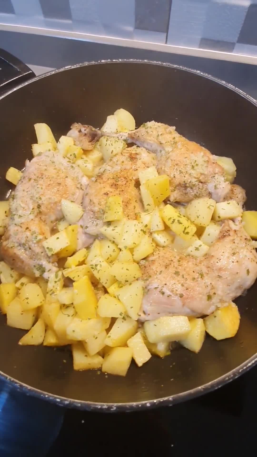 Foto del paso 3 de la receta: Pollo con ajo y perejil