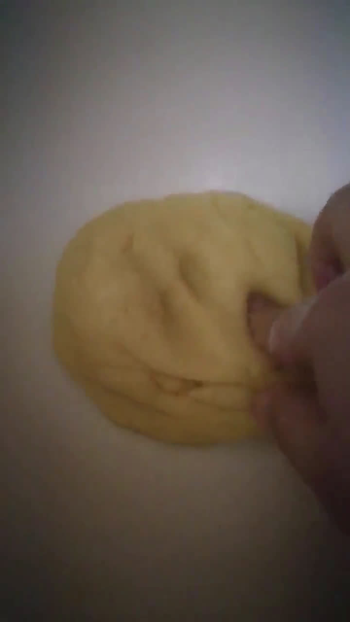صورة لخطوة 1 من وصفة تارت بكريمة الباتيسيير بنكهة الليمون خوورررافي🥮🥧