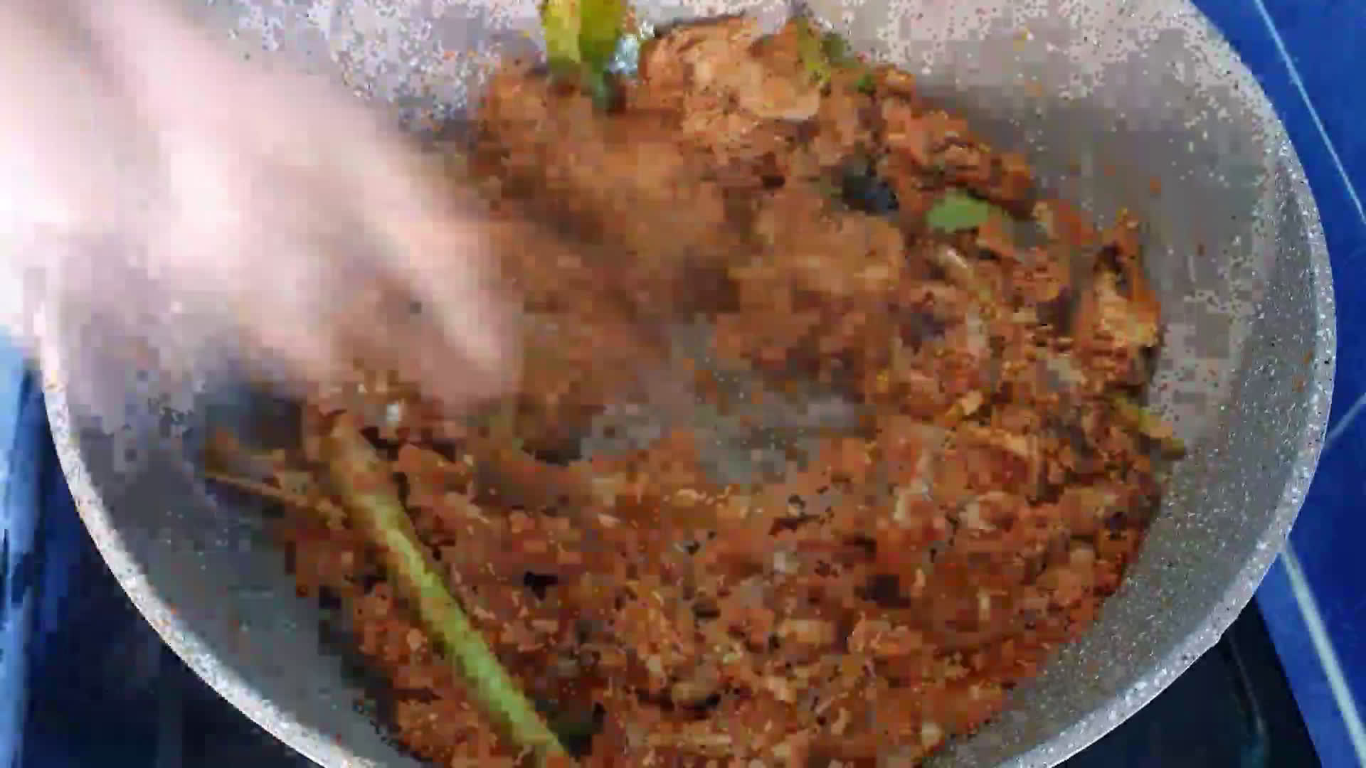 Foto langkah ke 3 dari resep Sambal Kering Tongkol Asap.