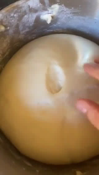 Foto del passaggio 1 della ricetta La brioscia col tuppo salata
