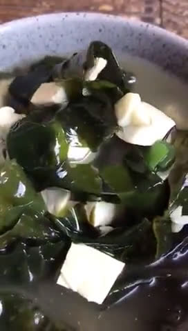 Foto langkah ke 3 dari resep MiyeokGuk (Sup Rumput Laut ala Korea).
