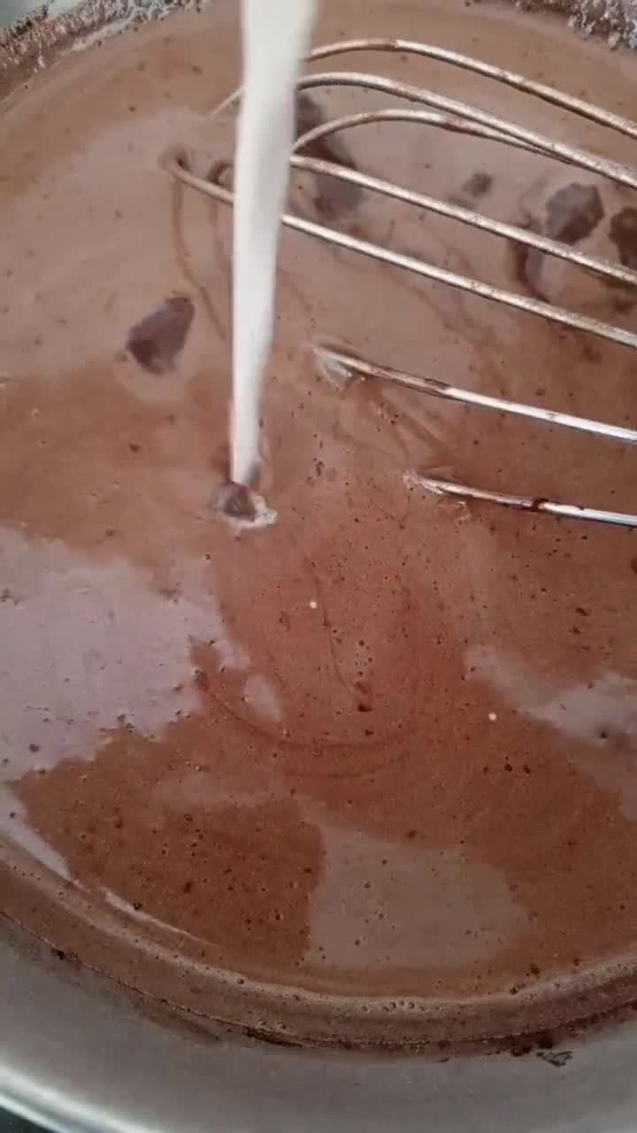 Foto langkah ke 6 dari resep Chocolate Pudding Cake.