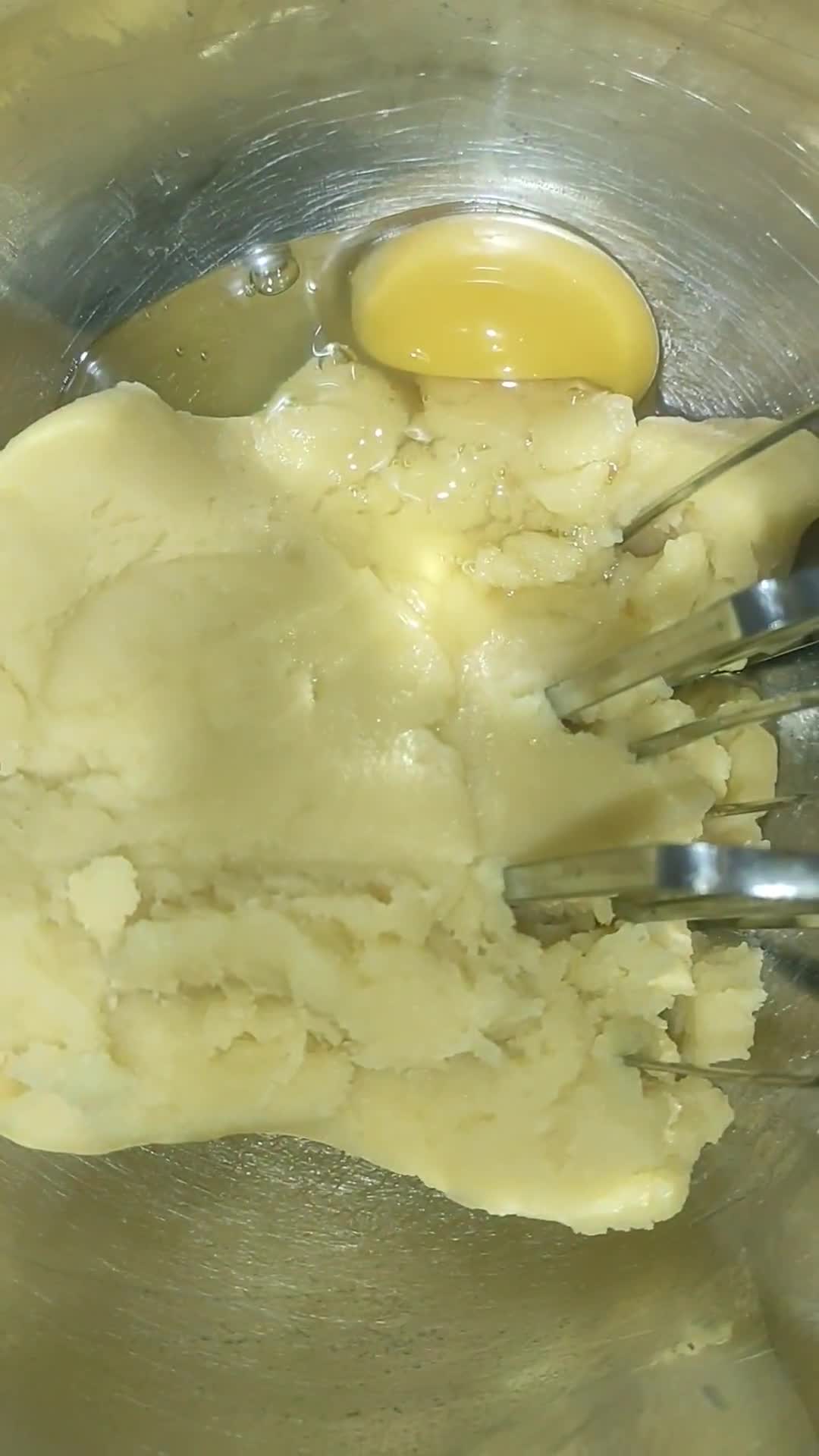 Gambar langkah 9 resipi Puff Periuk Kera.