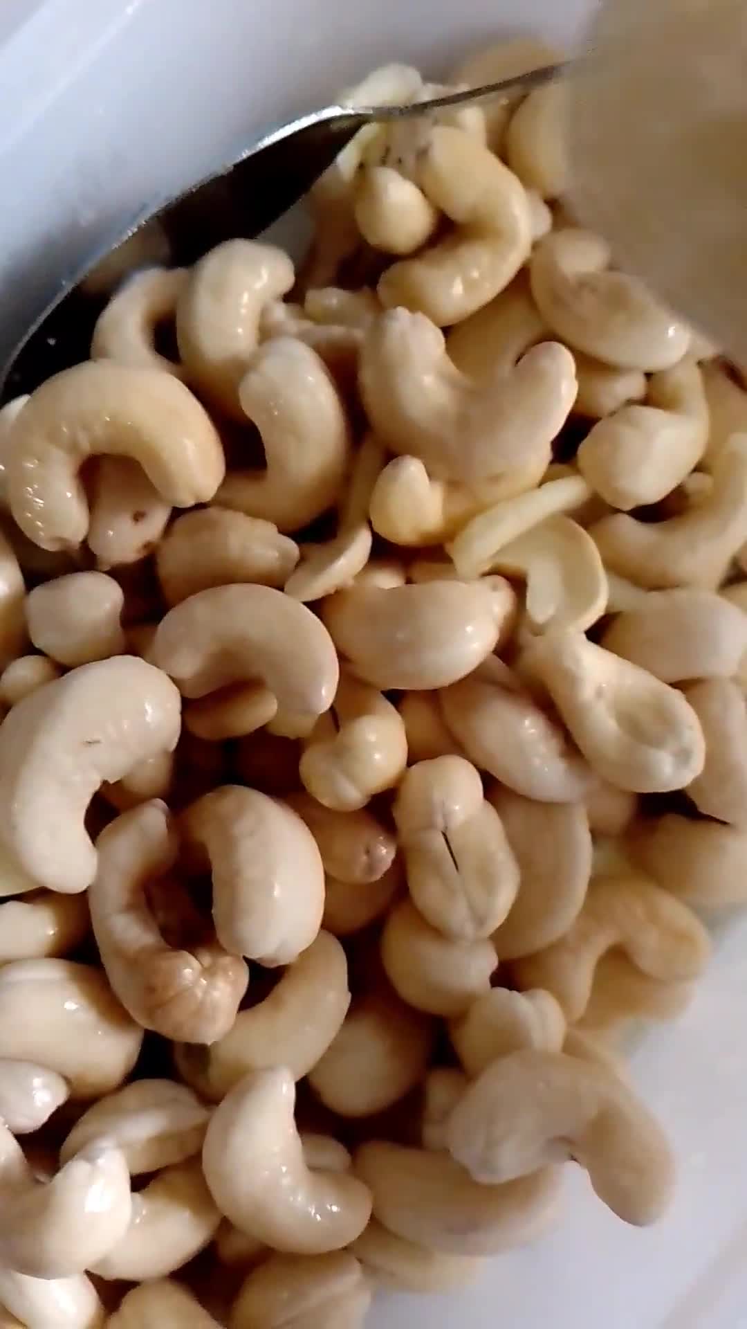 Foto langkah ke 1 dari resep Kacang Mede Goreng.