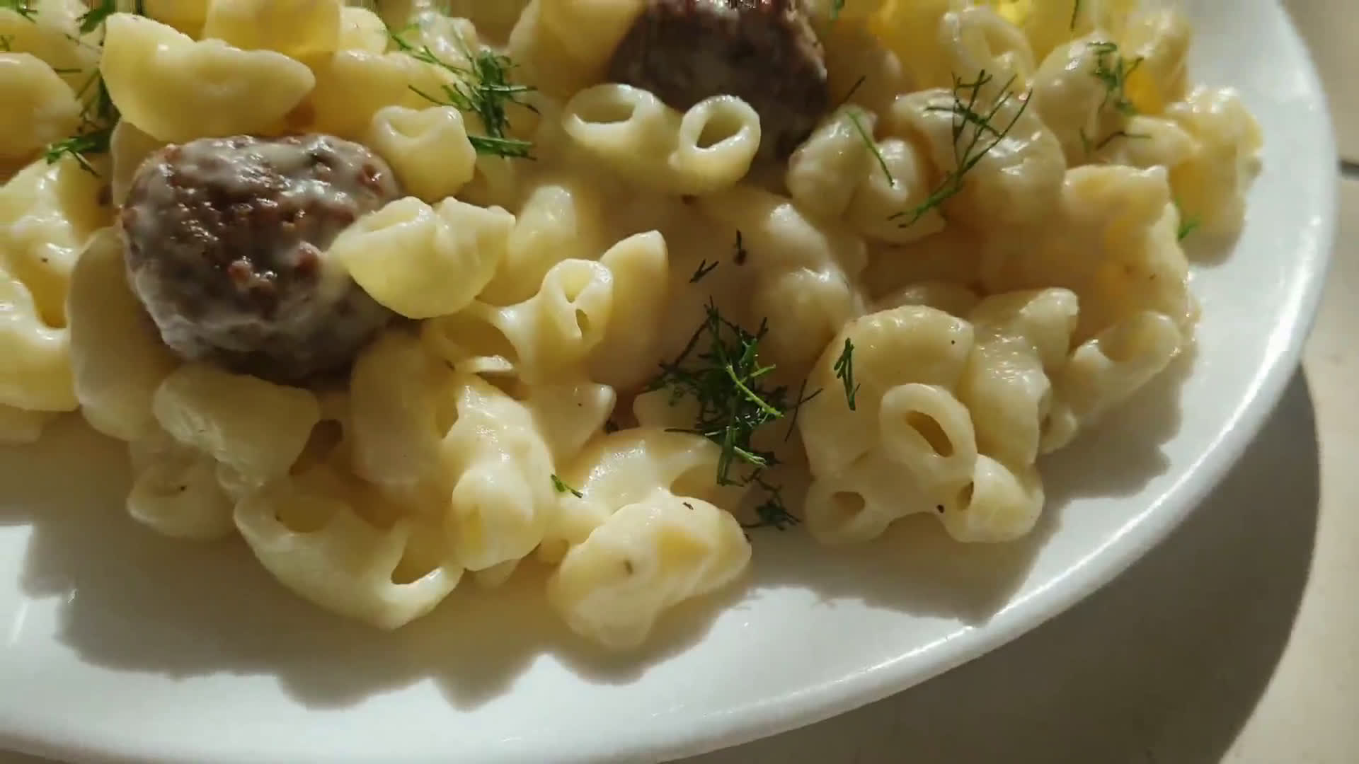 صورة لخطوة 8 من وصفة مكرونة بشاميل 🍽 بكفتة وشبت بدون فرن مغذية دافئة لذيذة بطريقتي