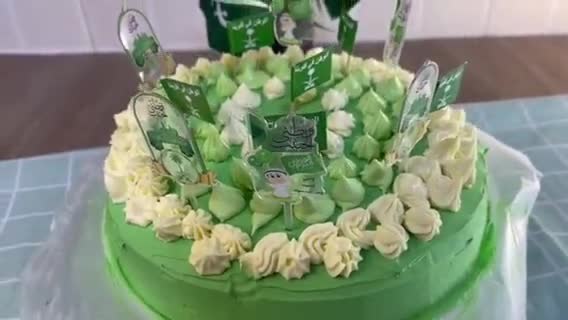 صورة لخطوة 5 من وصفة كيكة خضراء بمناسبة اليوم الوطني السعودي 92