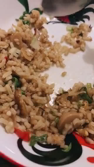 Foto langkah ke 4 dari resep Nasi goreng sosis.