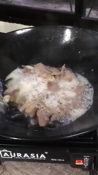 Gambar langkah 2 resipi Daging Lada Hitam Sweet Basil.