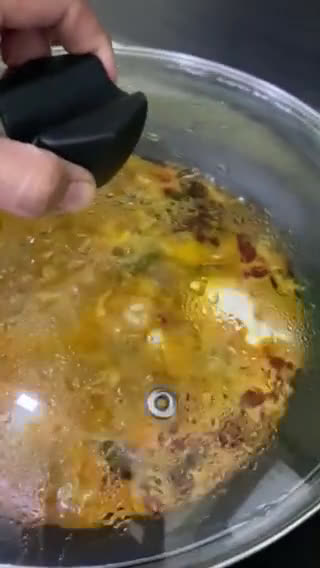 Gambar langkah 4 resipi Kari Telur Goyang Simple/Telur Pecah (Pes Kari Frozen).