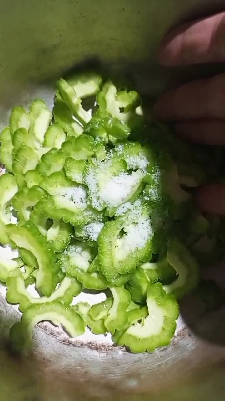 Foto langkah ke 1 dari resep Tumis Pare Tempe Tauge.