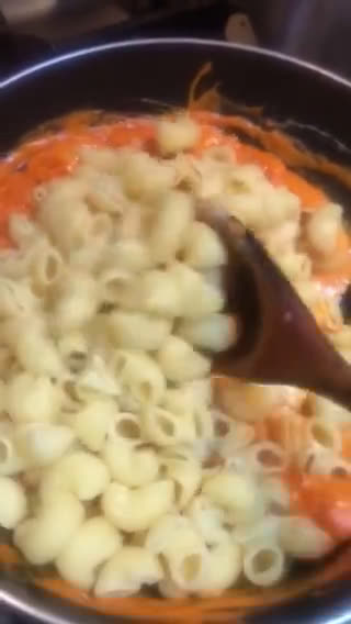 صورة لخطوة 4 من وصفة معكرونة Gigi Hadid Pasta🍝.