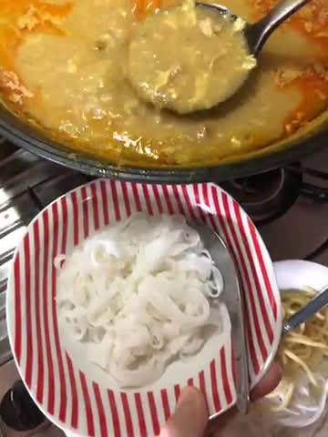 A picture of step 21 of Ohn No Khauk Swe / Burmese Laksa.