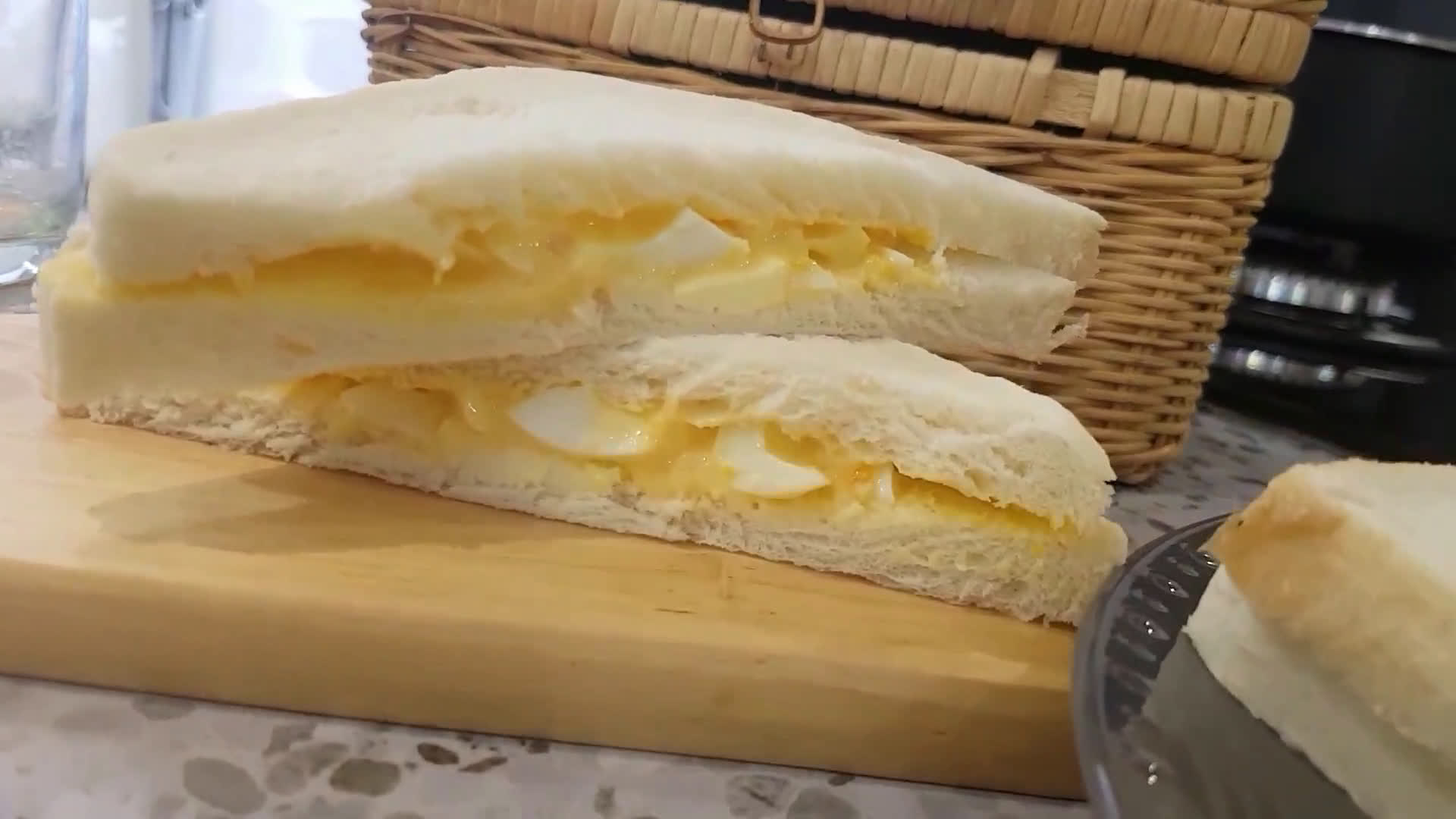 Foto langkah ke 8 dari resep Egg Mayo Sandwich.