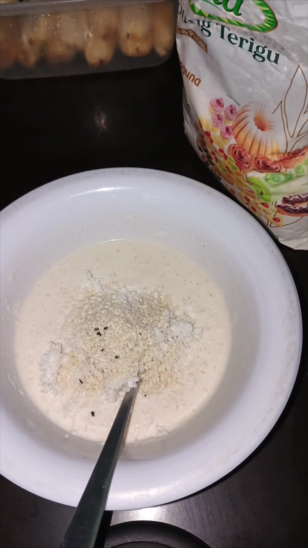 Foto langkah ke 4 dari resep Pisang Goreng Thailand Wijen Putih.